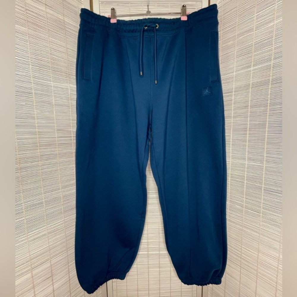 Air Jordan Women’s Loose Fit Teal Sweatpants